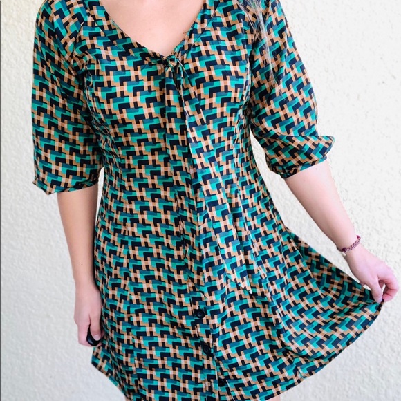 Retro-Inspired Tie-front Dress - Picture 2 of 7